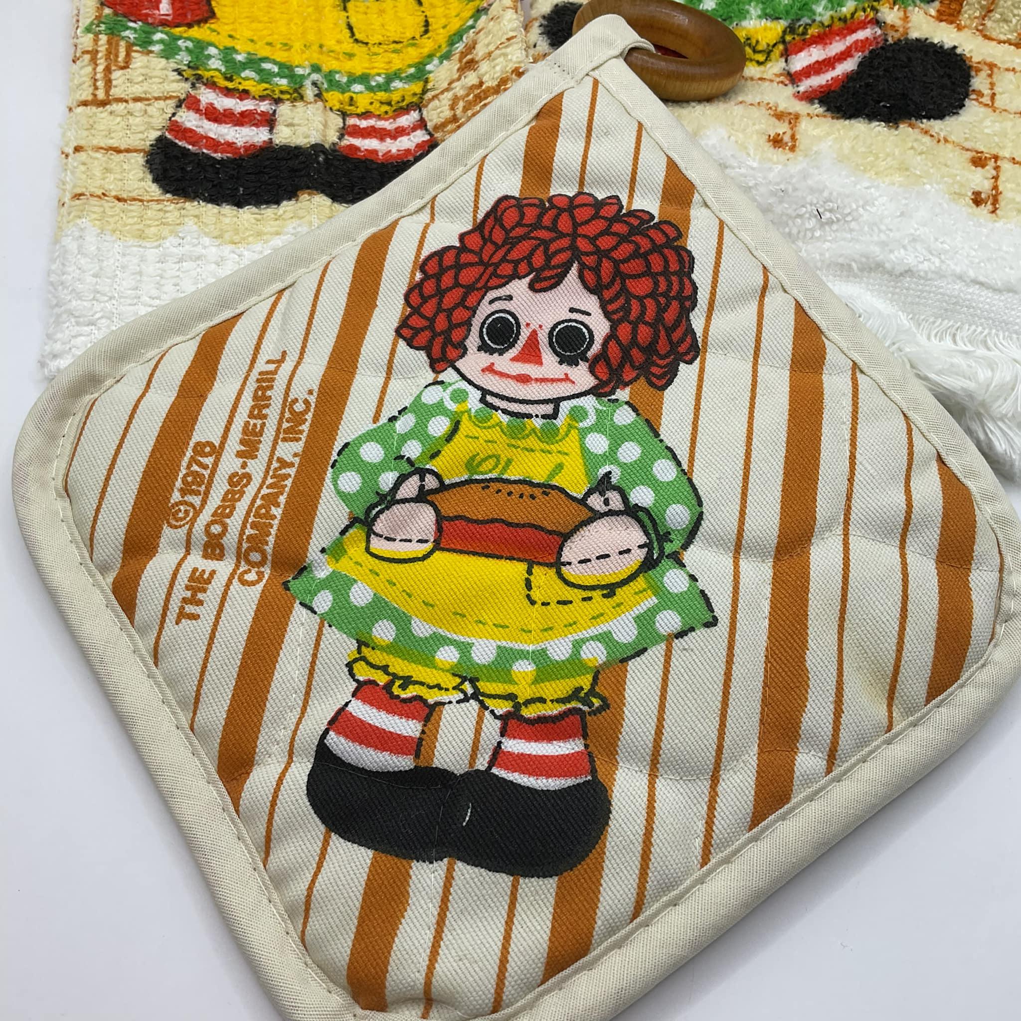 Vintage 1970's (1976) Towel Dish Cloth Pot Holder *raggedy Ann
