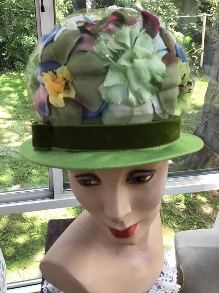 Vintage 1960s Hat Label Is: Royce Exclusive Green Hat With  display picture 1