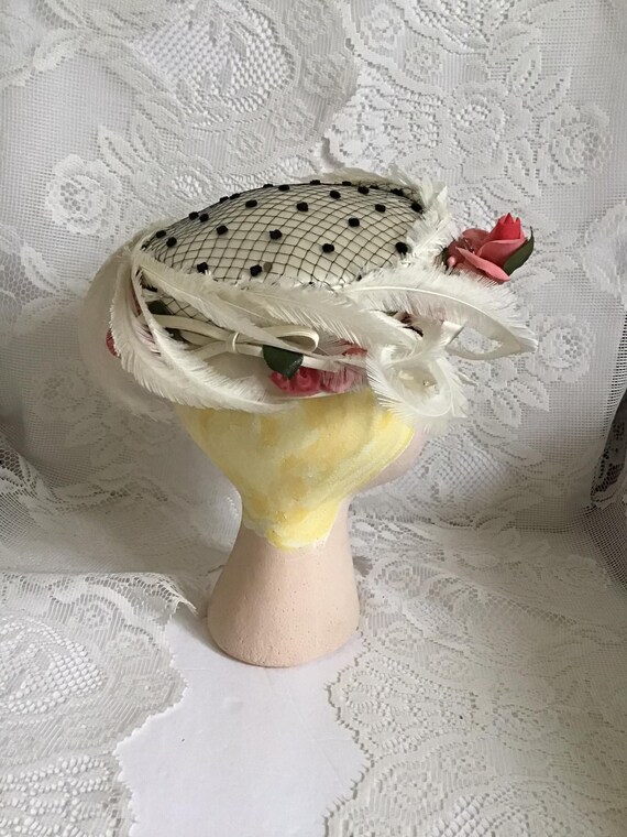 Vintage 1950's Hat Off White Satin With Curlique … - image 5