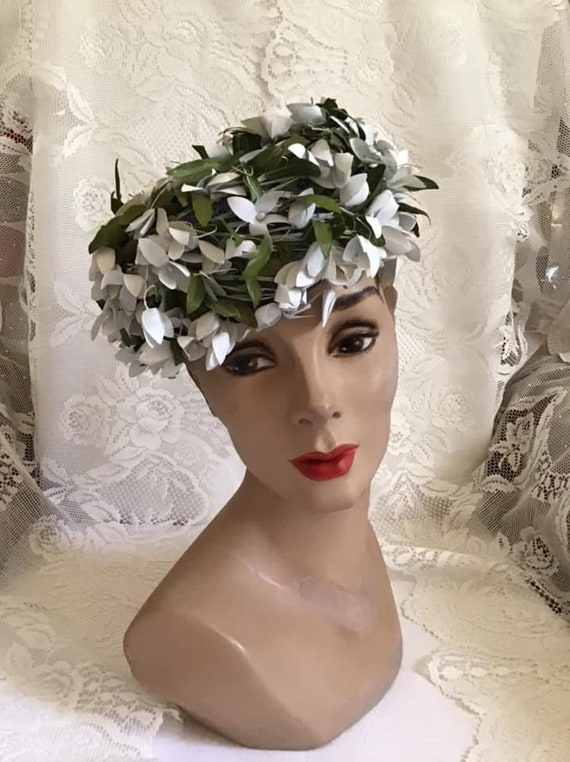 Vintage 1950's 1960's Hat White Floral With Green… - image 9