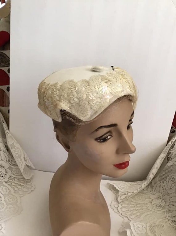 Vintage 1950's Hat Off White With Sequins Feather… - image 4