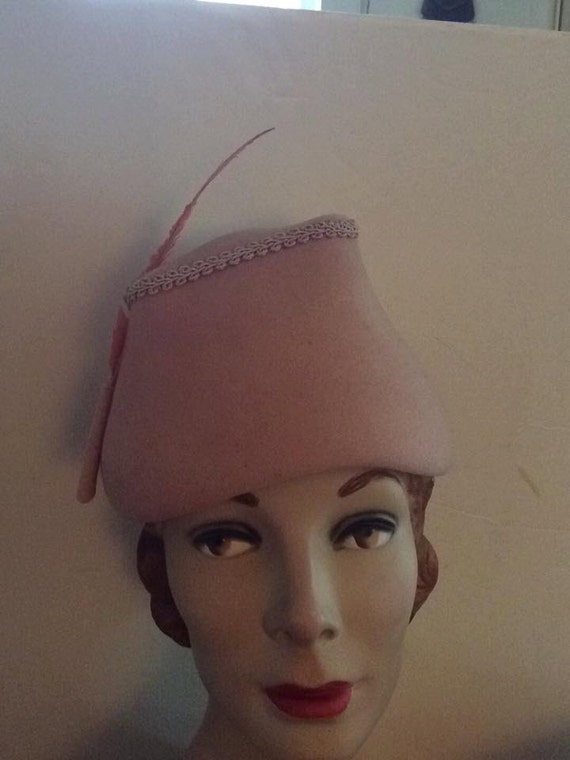 Vintage 1950s Hat Dusty Rose Pink With Feather