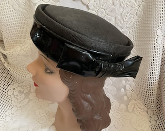 Vintage 1960's Hat Pill Box Black Straw & Patent Faux Leather No Makers Label Or Tag