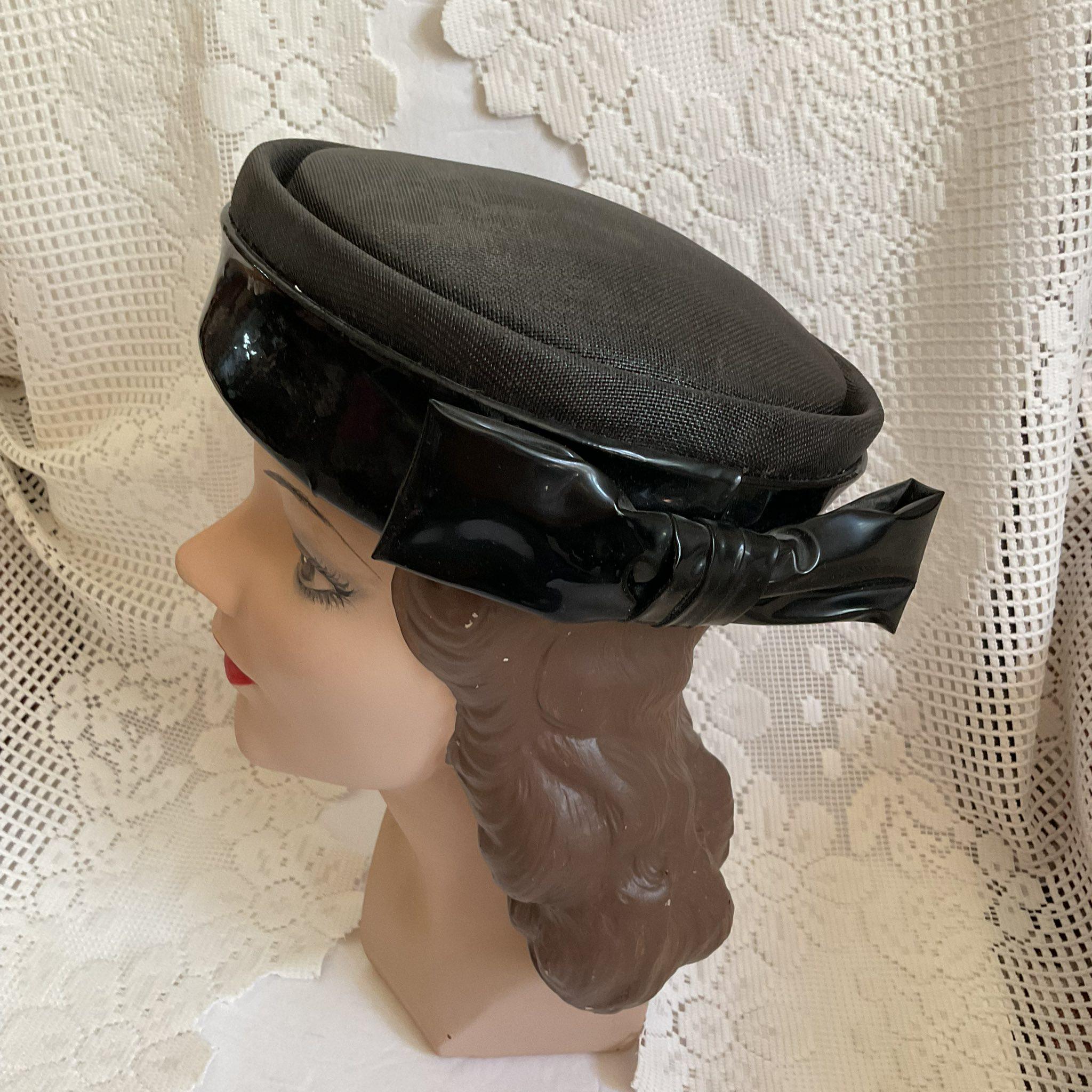 Vintage Canadian made warm brown genuine suede leather pill box style hat 22\