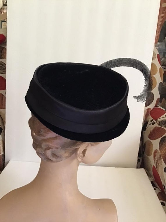 Vintage 1950's 1960's Hat Black Velvet Hat With A… - image 5