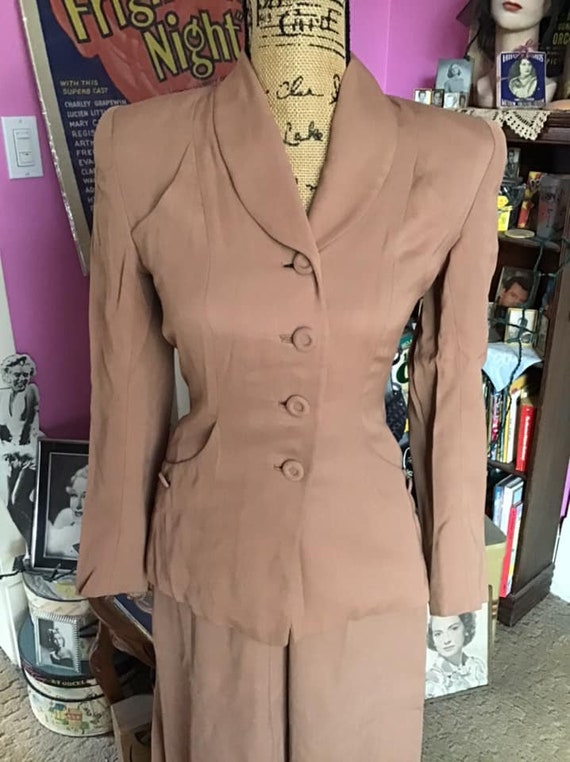 昭和レトロヴィンテージ、レディーススーツ、肩パッド、フォーマル、卒業式、入学式 ヴィンテージ 1940 年代 1950 年代 スーツ レディース 2 ピース