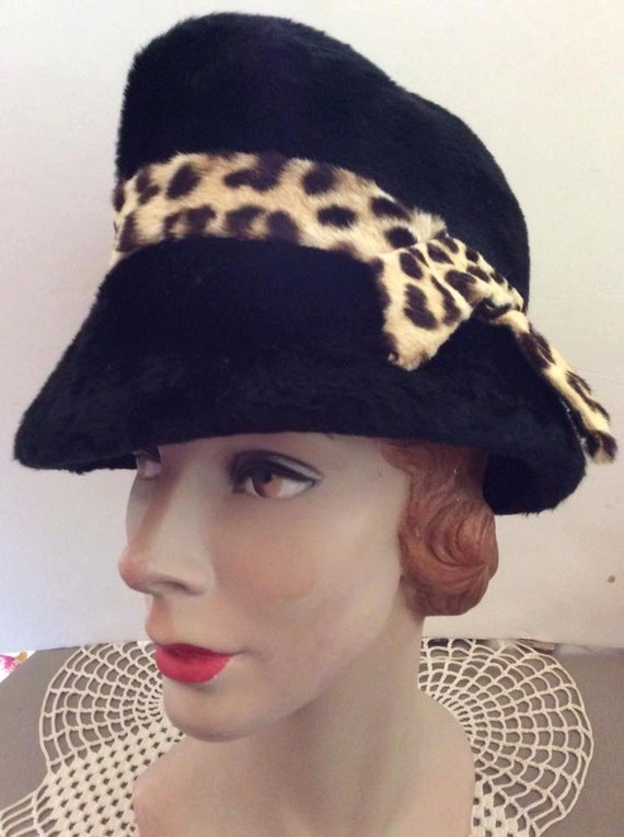 Vintage 1950s 1960s Hat Black With Stenciled Calfs