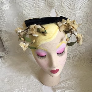 Vintage 1950's 1960's Headpiece Millinery Cream Color Flowers With Black Velvet Bow image 9