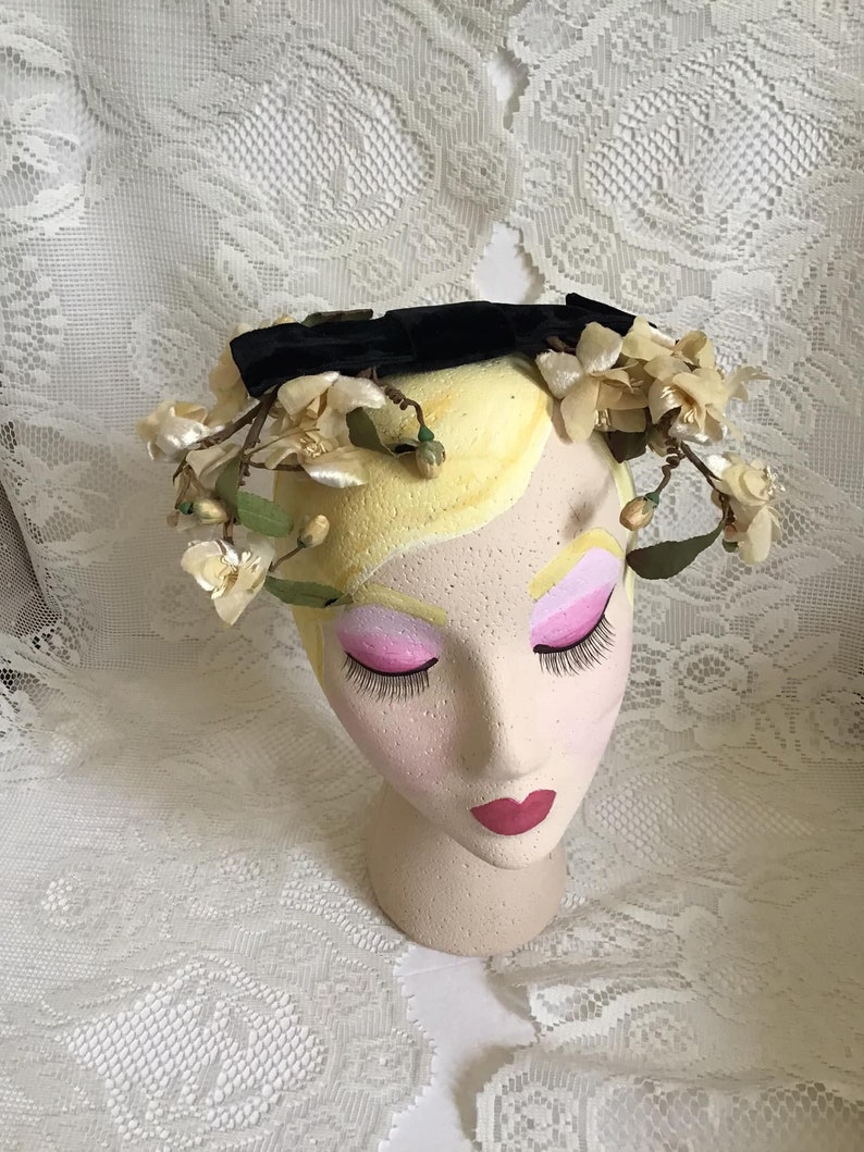 Vintage 1950's 1960's Headpiece Millinery Cream Color Flowers With Black Velvet Bow image 9