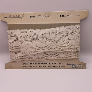 Artículos de costura vintage de encaje blanco roto de los años 20 y 30, en tarjeta de presentación *Jos. Wasserman & Co., Inc.*