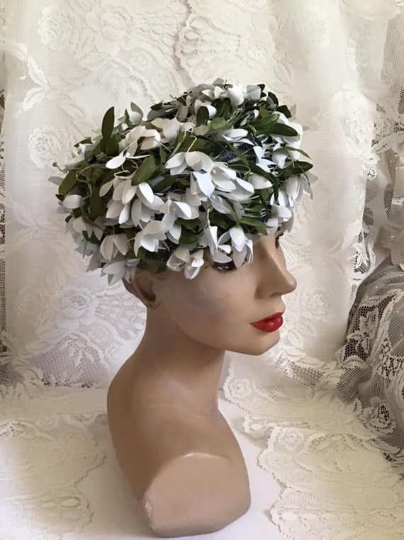 Vintage 1950's 1960's Hat White Floral With Green… - image 3