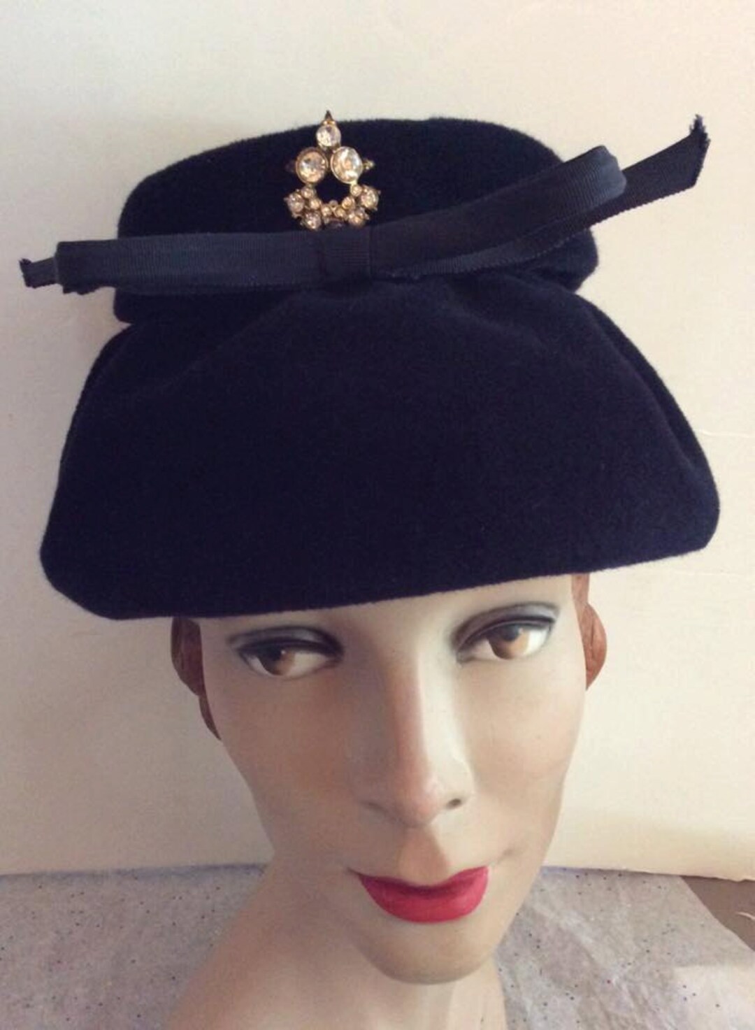 Vintage 1950’s Elegant Black Velvet Beaded Pillbox-styled hat circumference-22” VTG 50s Juliette Style Black Velvet Beaded Leaves Hat  main image 4
