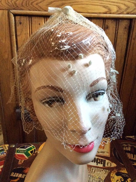 Vintage 1960s Hat Netting Head Topper Fascinator Veil  display picture 3