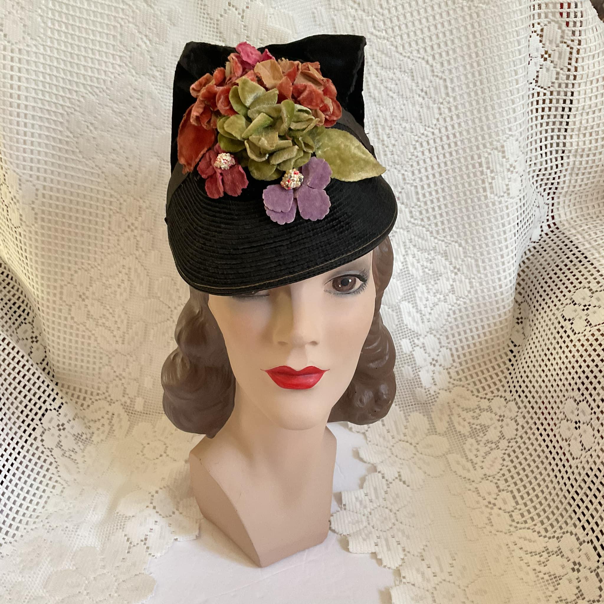 Vintage Mid Century 1950\'s Signed Jane Morgan Daisy Pill Box Hat The Collection — Glessner House main image 2