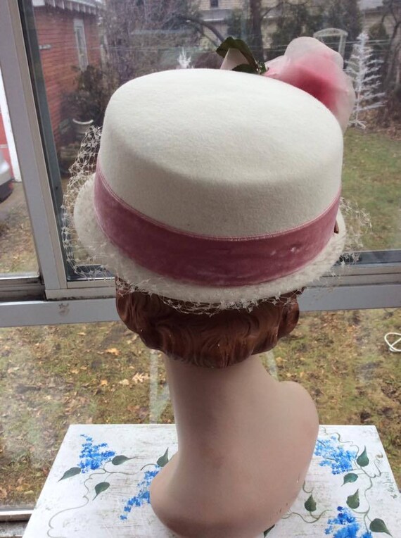 Vintage 1950s 1960s Hat Off White With A Pink Ros… - image 7