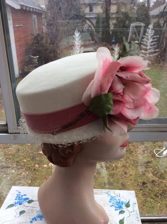 Vintage 1950s 1960s Hat Off White With A Pink Ros… - image 6