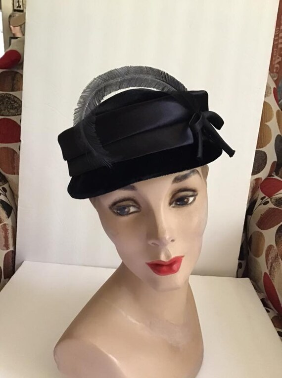 Vintage 1950's 1960's Hat Black Velvet Hat With A… - image 7