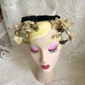 Vintage 1950's 1960's Headpiece Millinery Cream Color Flowers With Black Velvet Bow image 8