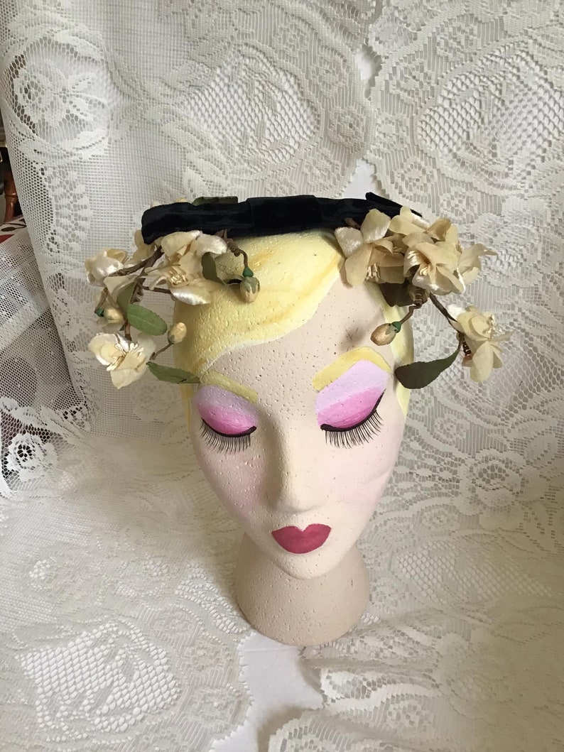 Vintage 1950's 1960's Headpiece Millinery Cream Color Flowers With Black Velvet Bow image 8