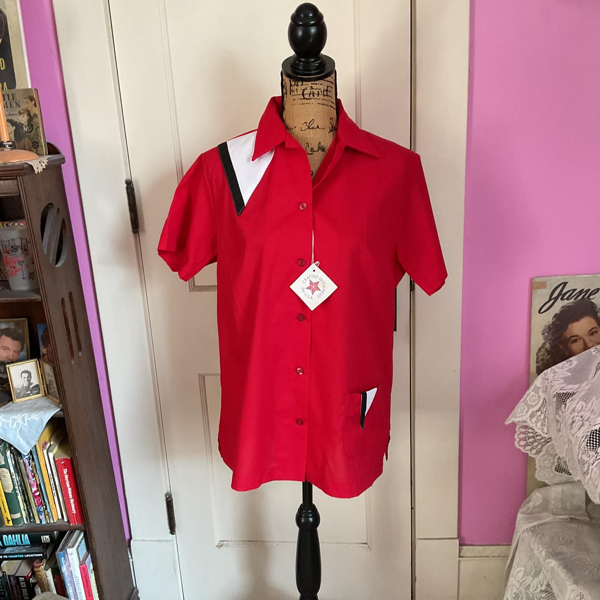 Robe-chemise 'Amy Giverny' King Louie en Rouge, Lie De Vin | ABOUT YOU Robe-chemise 'Amy Giverny' King Louie en Rouge, Lie De Vin | ABOUT YOU