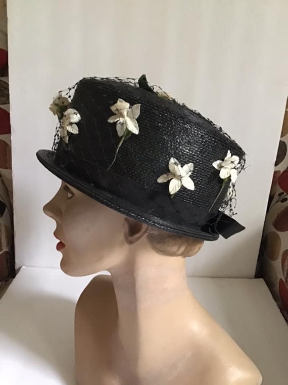 Vintage 1950's 1960's Hat Dark Black Straw With V… - image 8