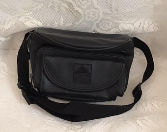 Vintage 1990's Fanny Pack Black Vinyl/Vegan/Faux Leather Has 6 Compartments *Trailmaker Equipment*