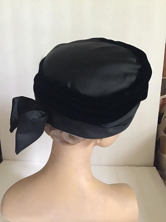 Vintage 1950's 1960's Hat Dark Black Velvet And So
