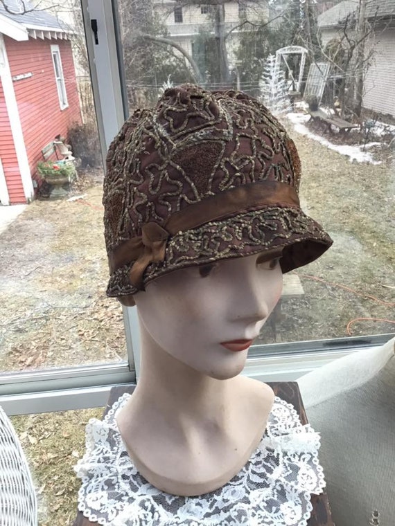 Vintage 20s 30s Flapper Girl Roaring 20s Distressed Felt Wool Beaded Cloche Hat Vintage Style, Flapper, Black Cloche Hat, 1920s, Art Deco  main image 2