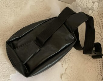 Vintage 1990's Y2K Fanny Pack Crossbody Sling Bag Black Faux/fake