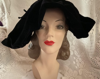 Vintage Reggi of Wilshire Black Velvet Hat Vintage Reggi Of Wilshire Sauve Muskegon Black Velvet Hat  main image 2