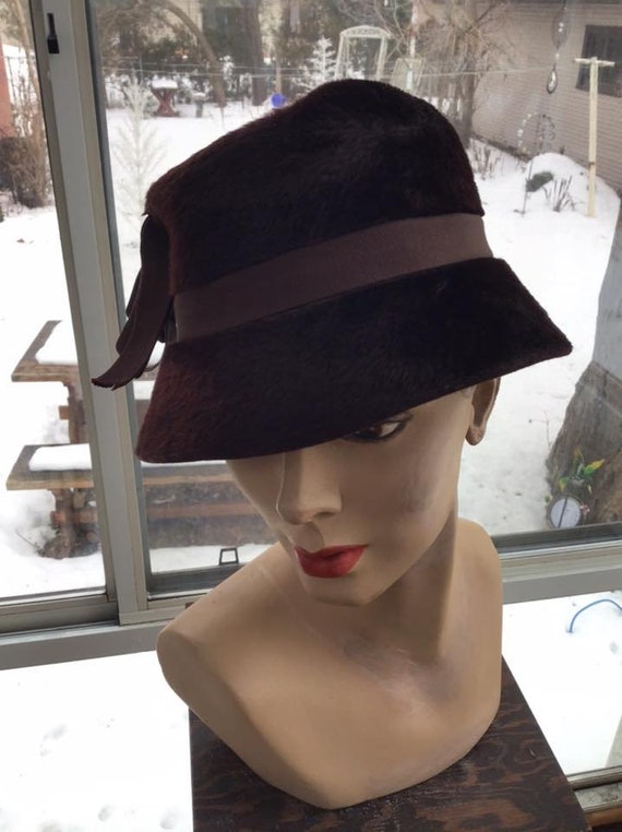 Vintage 1950's Hat Deep Dark Brown Felt Velour Bo… - image 4