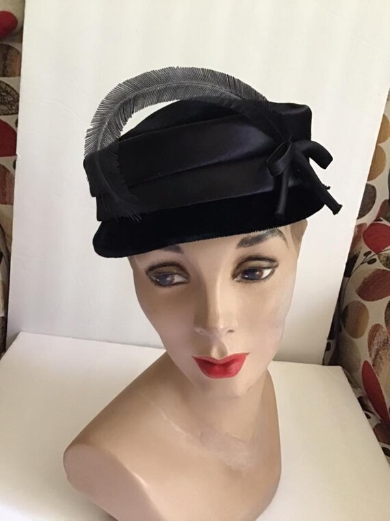 Vintage 1950's 1960's Hat Black Velvet Hat With A… - image 3