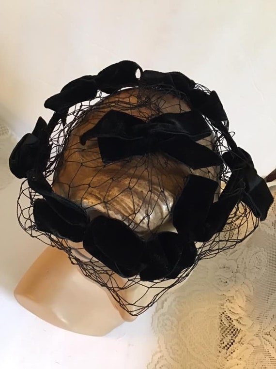 Vintage 1950's 1960's Hat Black Velvet Bows And V… - image 2