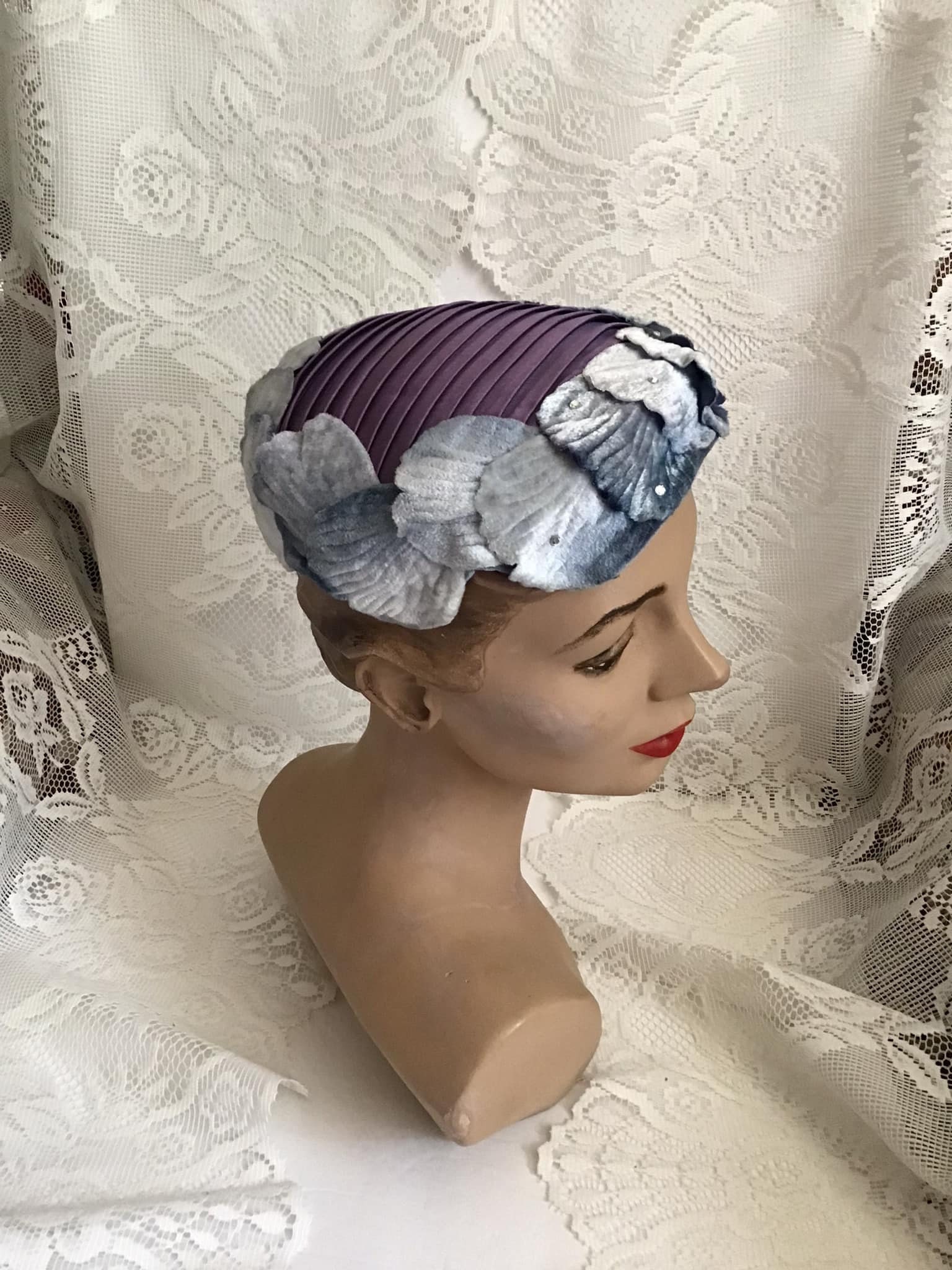 Vintage 1960s Cream Tulle Curler Ruffle Hat The late Victorian era saw a significant transition in  main image 4