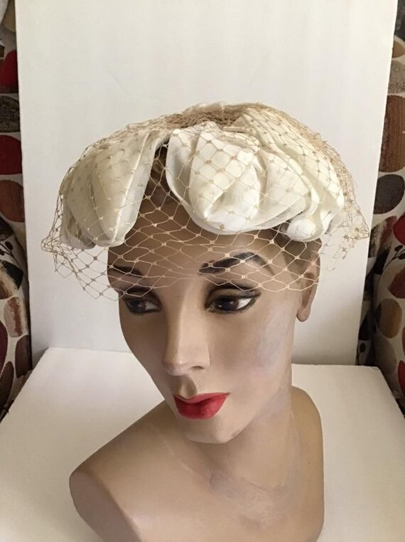 Vintage 1950's 1960's Hat Off White With Veiling - image 7