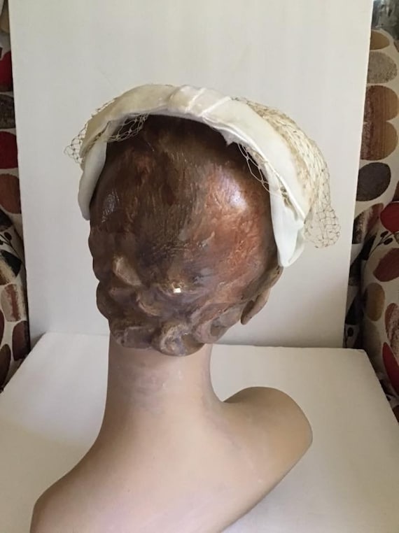 Vintage 1950's 1960's Hat Off White With Veiling - image 5