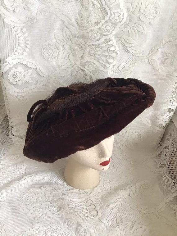 Vintage 1940's Hat Dark Brown Velvet Retains Orig… - image 3