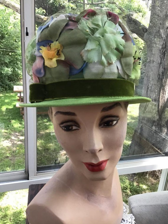SPLENDID 1960s\' DESIGNER EMERALD GREEN TAM & GROSGRAIN HAT 1960s vintage designer hat - Gem main image 2