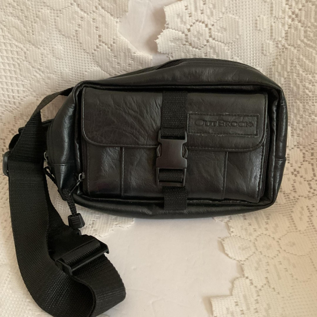 00s【archive】 Y2K Black leather waist bag Vintage 1990's Y2K Fanny Pack Crossbody Sling Bag Black Faux/fake