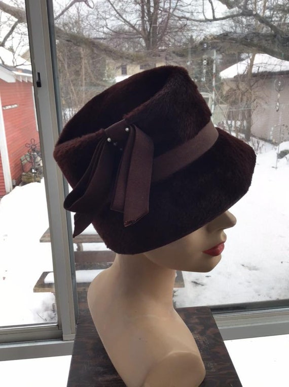 Vintage 1950's Hat Deep Dark Brown Felt Velour Bo… - image 1