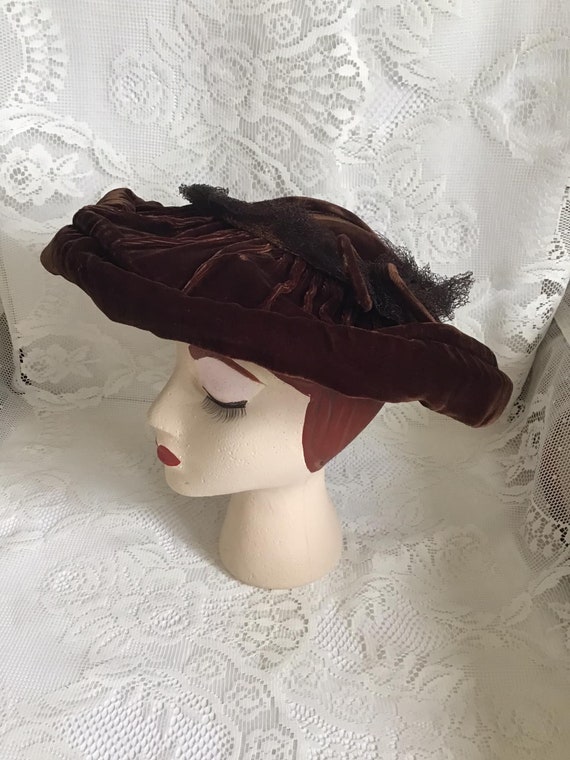 Vintage 1940's Hat Dark Brown Velvet Retains Orig… - image 8