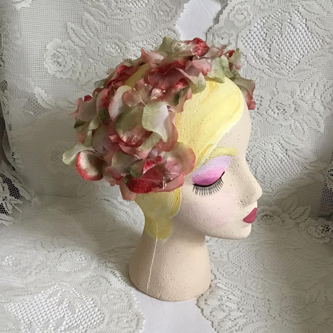 1960s Amazing Feathered Hot Pink Hat main image 0