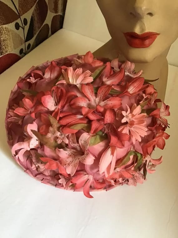 1960 年代のヴィンテージ帽子 濃いピンクと薄いピンクの花柄の帽子