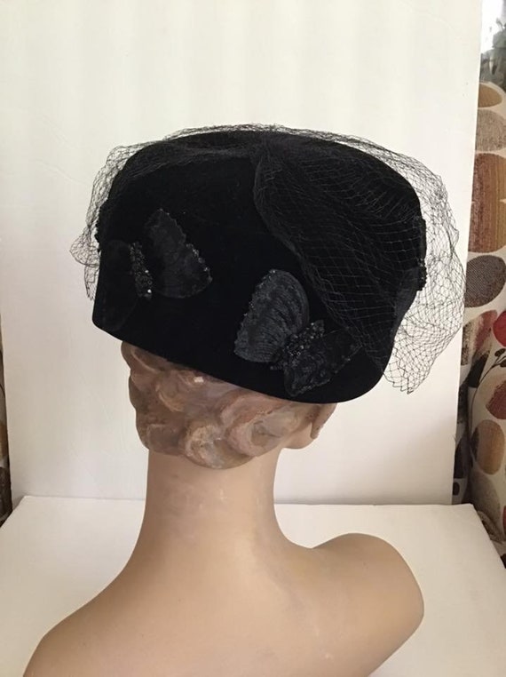 Vintage 1950's 1960's Hat *Gimbels* Black Velvet … - image 5