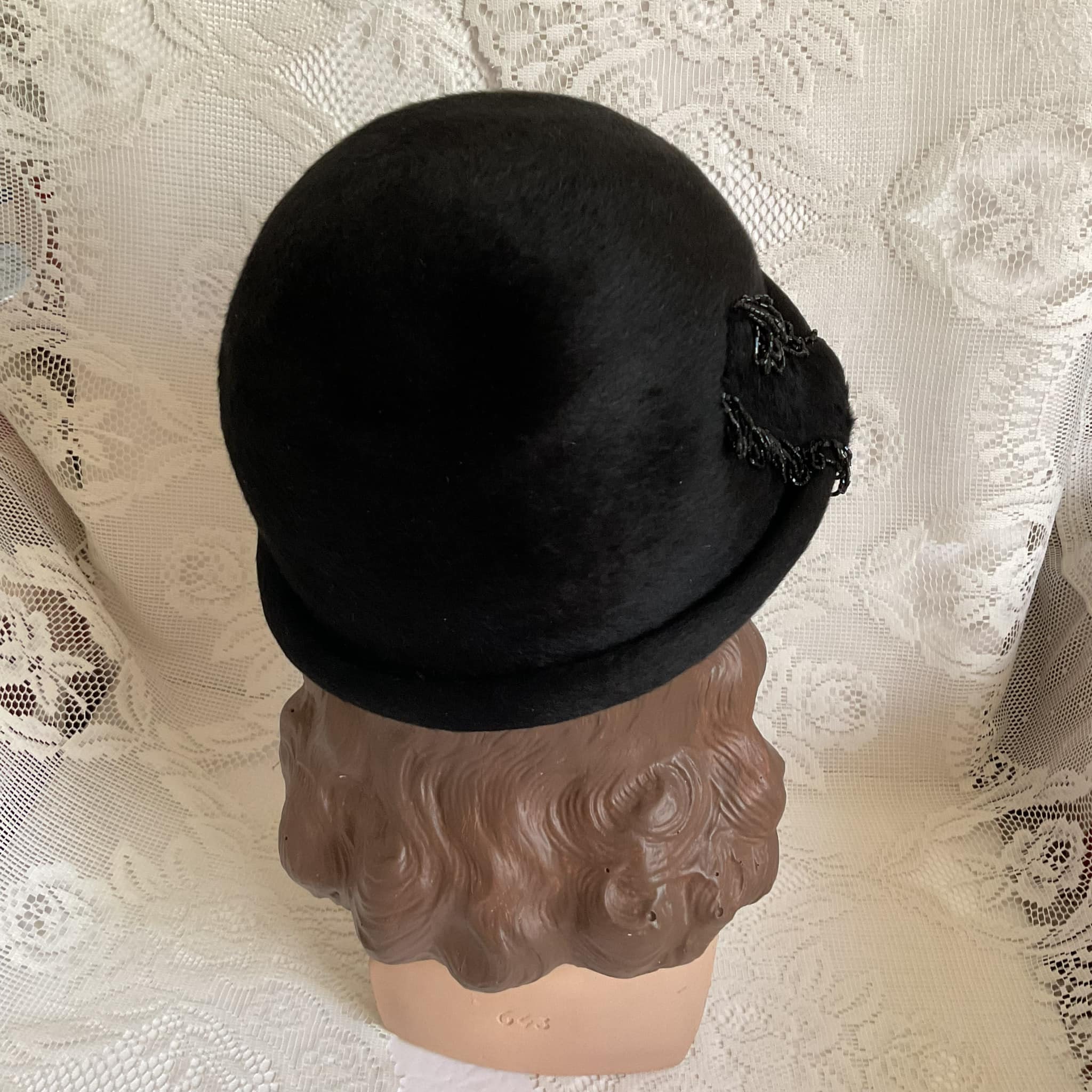 Vintage Jan Leslie Custom Design 60s Turban Hat Cloqué Tassels Art Glass Beads s-l1200.jpg main image 2