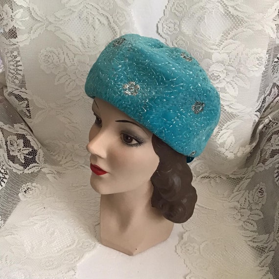 Vintage 1950's 1960's Hat Light Blue Velvet With … - image 7