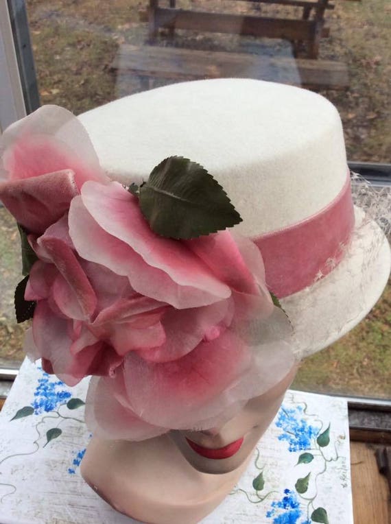 Vintage 1950s 1960s Hat Off White With A Pink Ros… - image 5