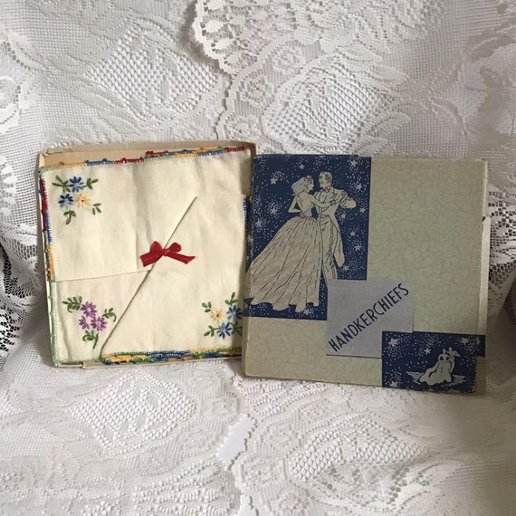 Vintage 1940's Handkerchiefs Hankies Three Hankie… - image 4