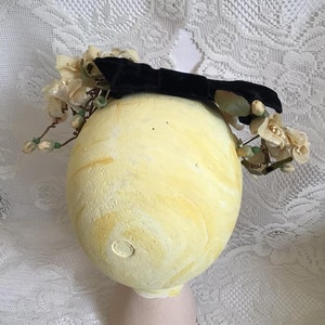 Vintage 1950's 1960's Headpiece Millinery Cream Color Flowers With Black Velvet Bow image 5