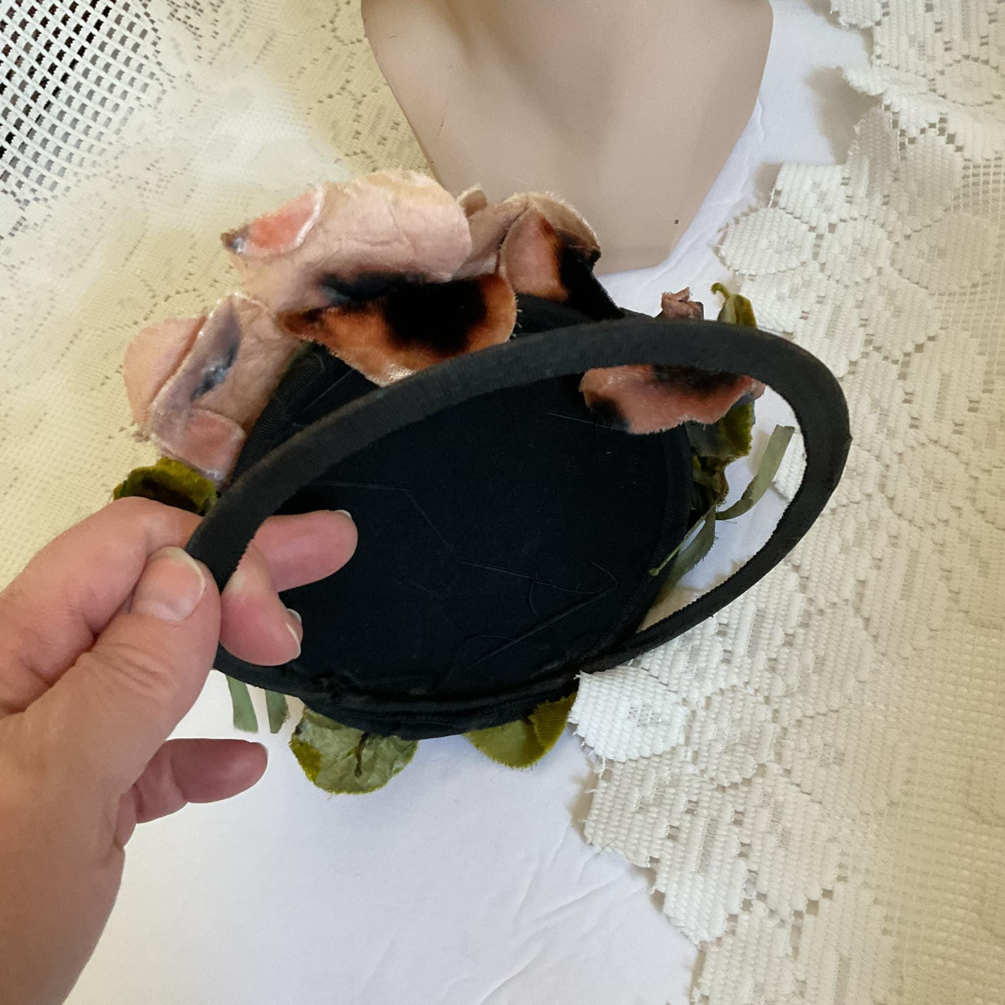 CHEERFUL 1930s\' BLACK FELT TILT HAT + YELLOW FABRIC FLOWERS Black Vintage Style 1930 main image 4
